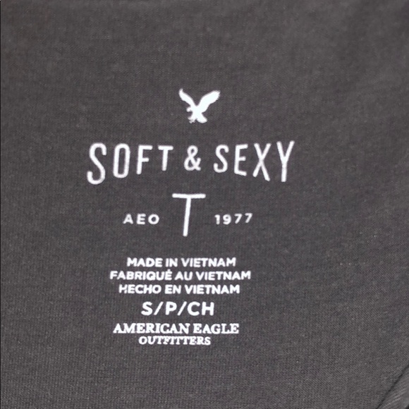 **SOLD ON M E R C A R I lace up shirt - Picture 3 of 3